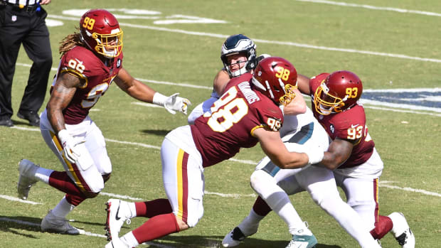 Matt Ioannidis Arm Stretch © Geoff Burke-USA TODAY Sports